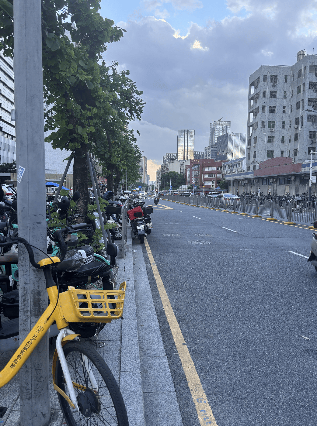 皇冠信用网押金多少_深圳一医院门口被指“举步维艰”皇冠信用网押金多少!整治后记者实探:仍很堵