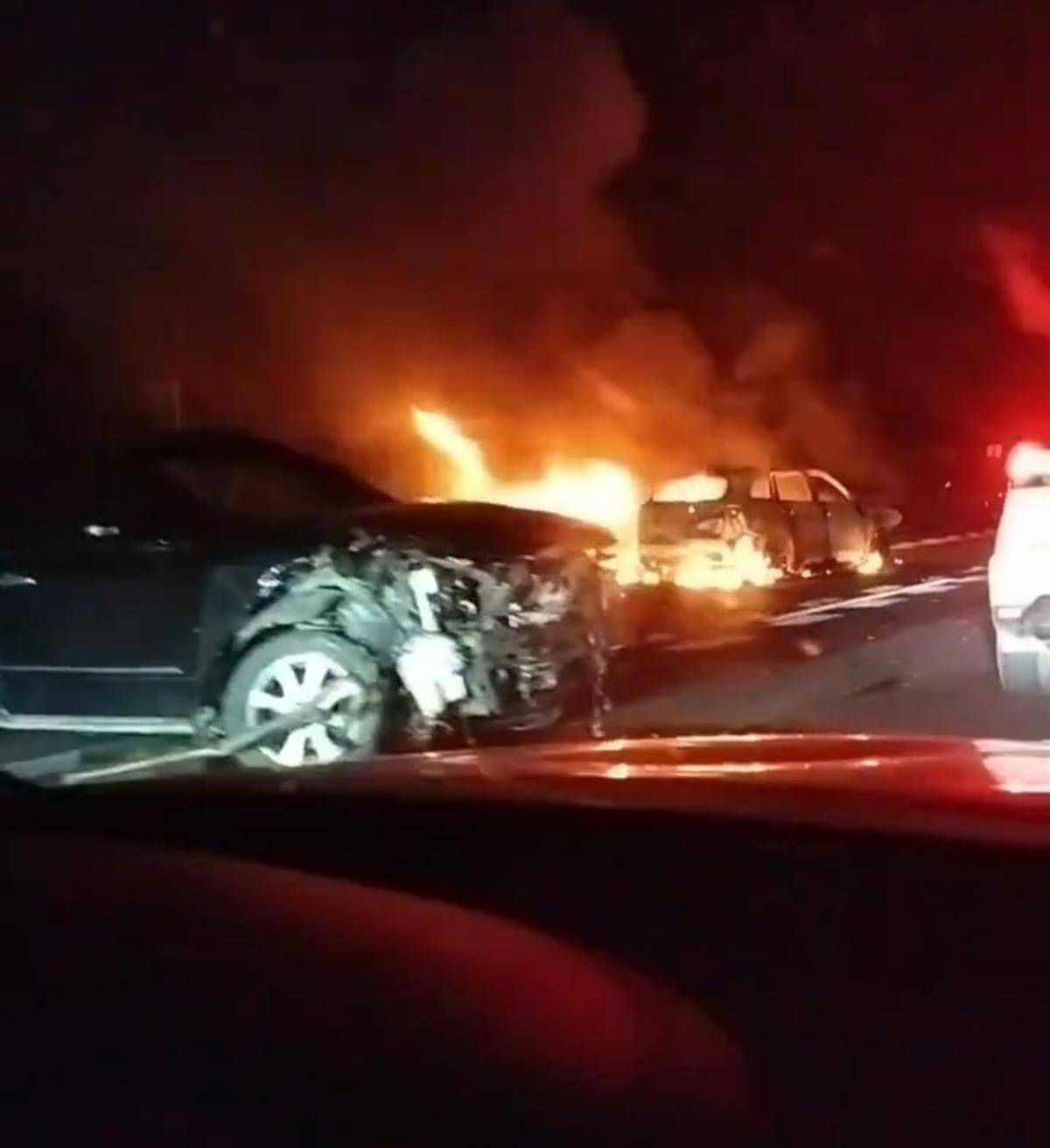 皇冠登一登二登三区别_深南高速一车祸致2死3伤皇冠登一登二登三区别，一位目击者称车上有甩棍没有当场施救，事后得知两人死亡他“觉得好惭愧”