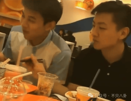 NBA篮球返水
_他俩没分手但被拍到吵架了NBA篮球返水
,吵得很凶......