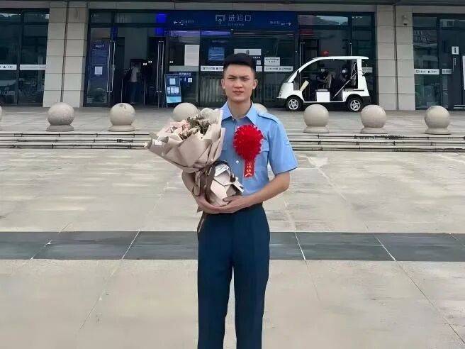 皇冠信用网开户
_牛！退役半个月皇冠信用网开户
，他第三次入伍！