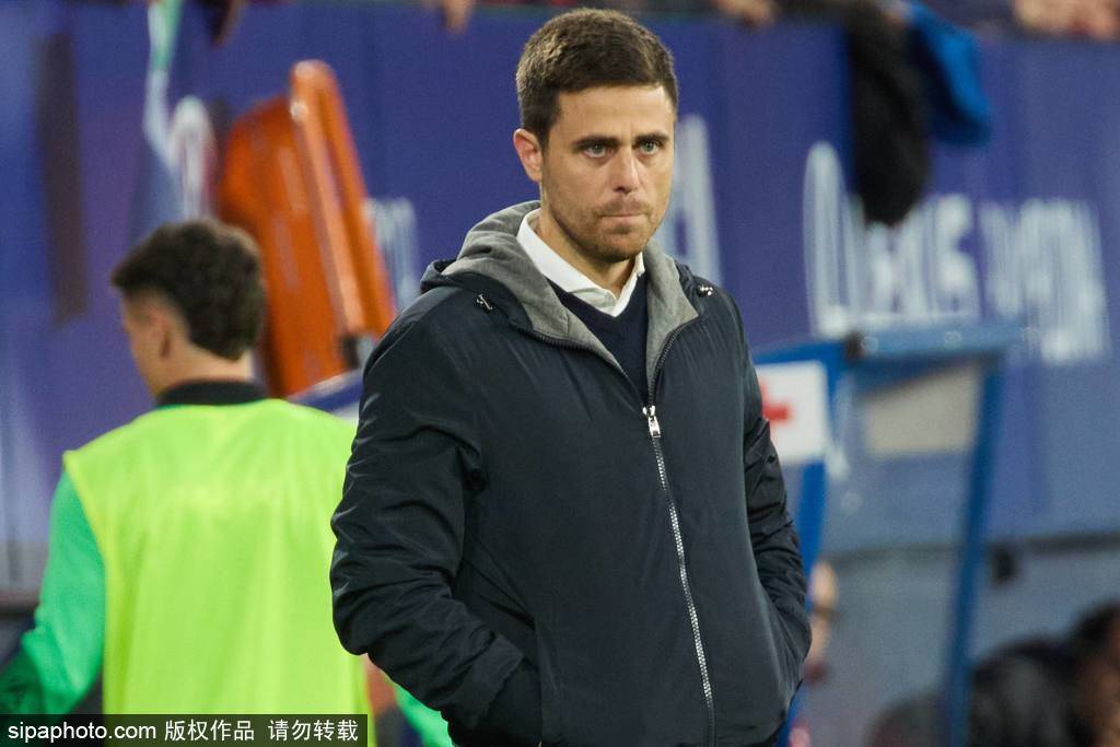 皇冠信用在线注册
_VAR争议引发的怒火：河南队越位判罚成焦点皇冠信用在线注册
，亚泰主帅苏亚雷斯被黄牌警告