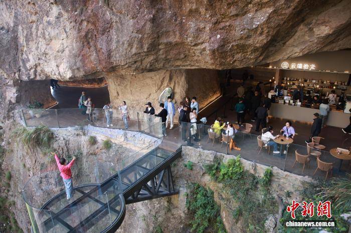 如何代理皇冠信用
_浙江温州乐清雁荡山:悬崖咖啡助力传统景区焕新出圈