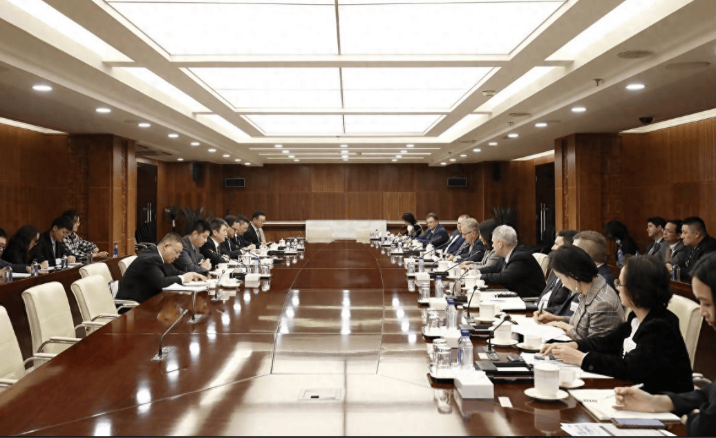 皇冠信用网登123出租
_美方代表团来到北京皇冠信用网登123出租
,跟李成钢部长直接对上线,说起话来客客气气的