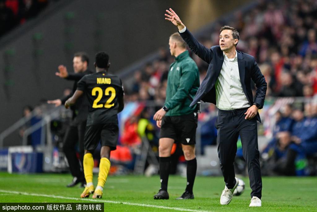 皇冠信用网开号
_梅西引领迈阿密国际3-0大胜纳什维尔皇冠信用网开号
,阿尔巴助攻阿连德破门背后的战术解析