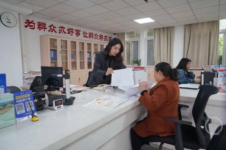 皇冠信用網会员开户
_重庆部分行政区划调整落地一周皇冠信用網会员开户
，市民办事更便捷