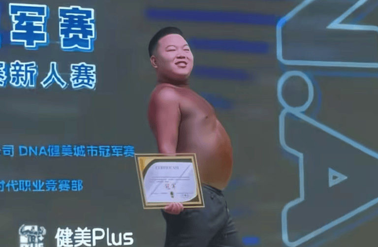 球员_175斤“小胖子”再战健美比赛获网友力挺球员，拿下线上人气冠军，本人回应：将认真减重，以更专业的状态上赛场
