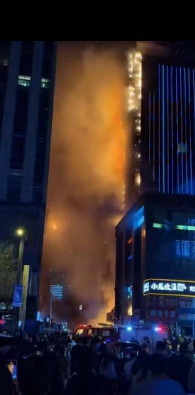 如何代理皇冠信用_记者直击太原大火：起火建筑位于核心商圈如何代理皇冠信用，疑底商烧烤店起火，引燃高楼外立面保温层