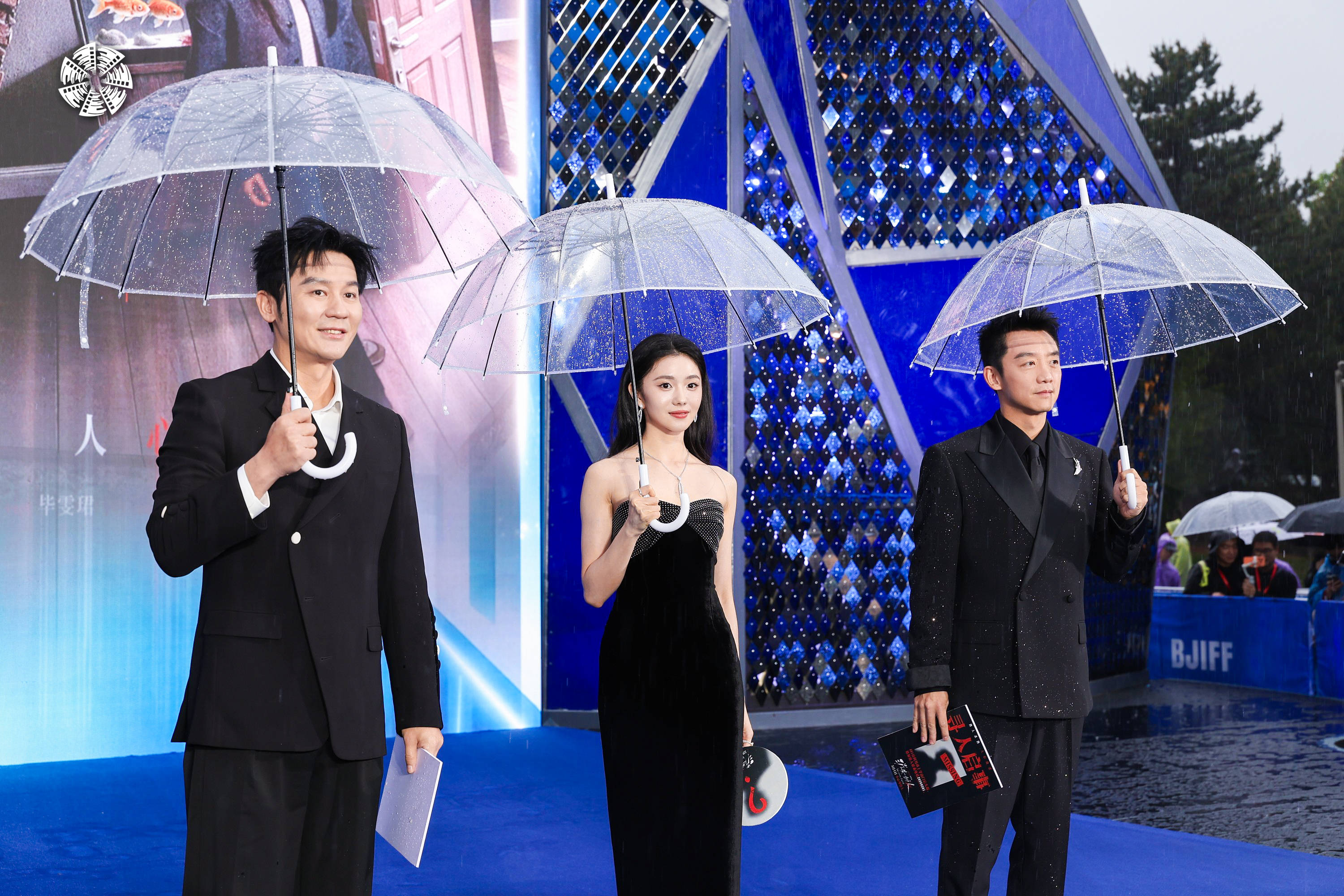 皇冠信用网正网_群星汇聚皇冠信用网正网!第十六届北影节红毯高清大图来了