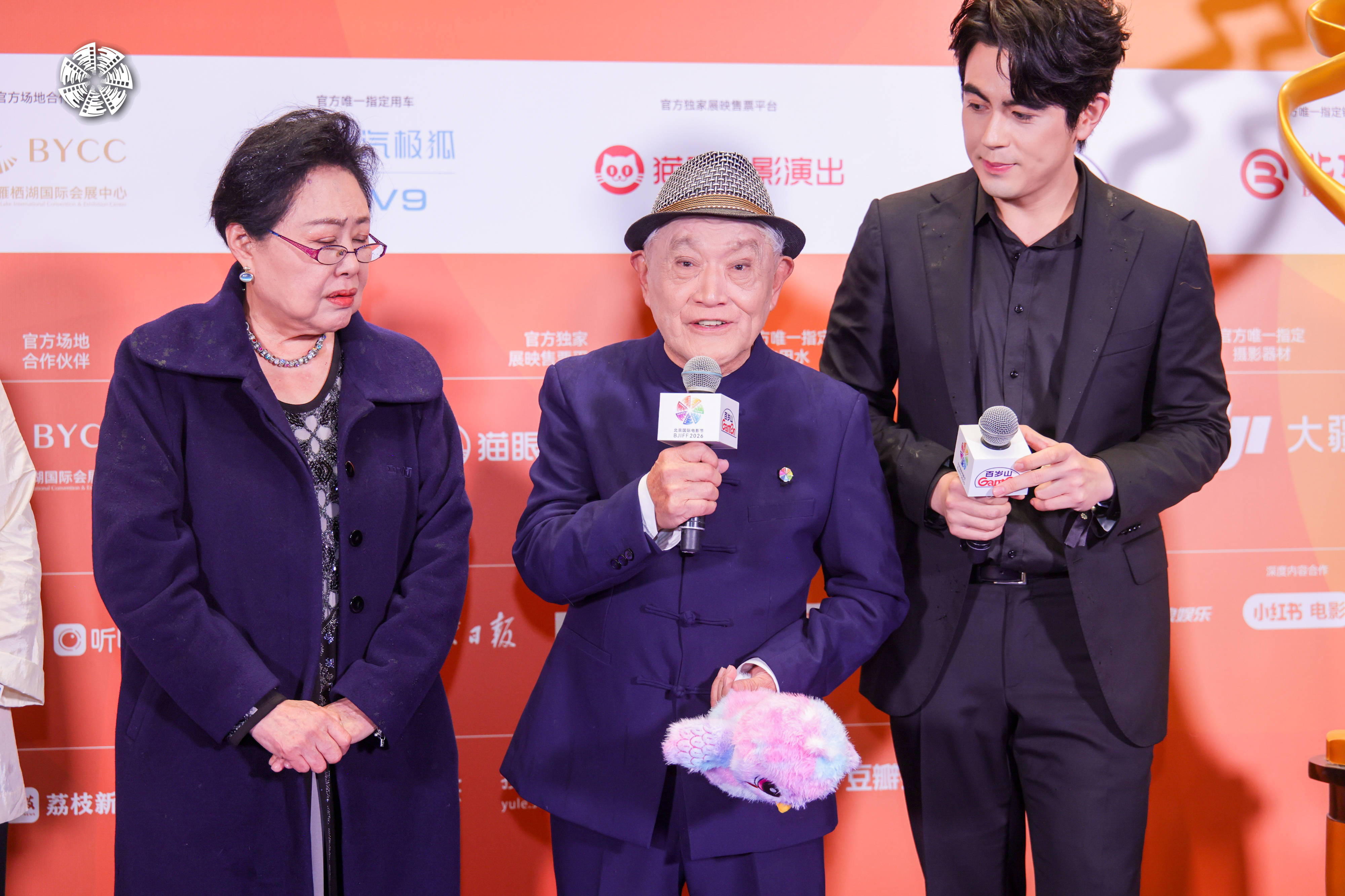 皇冠信用网正网_群星汇聚皇冠信用网正网!第十六届北影节红毯高清大图来了