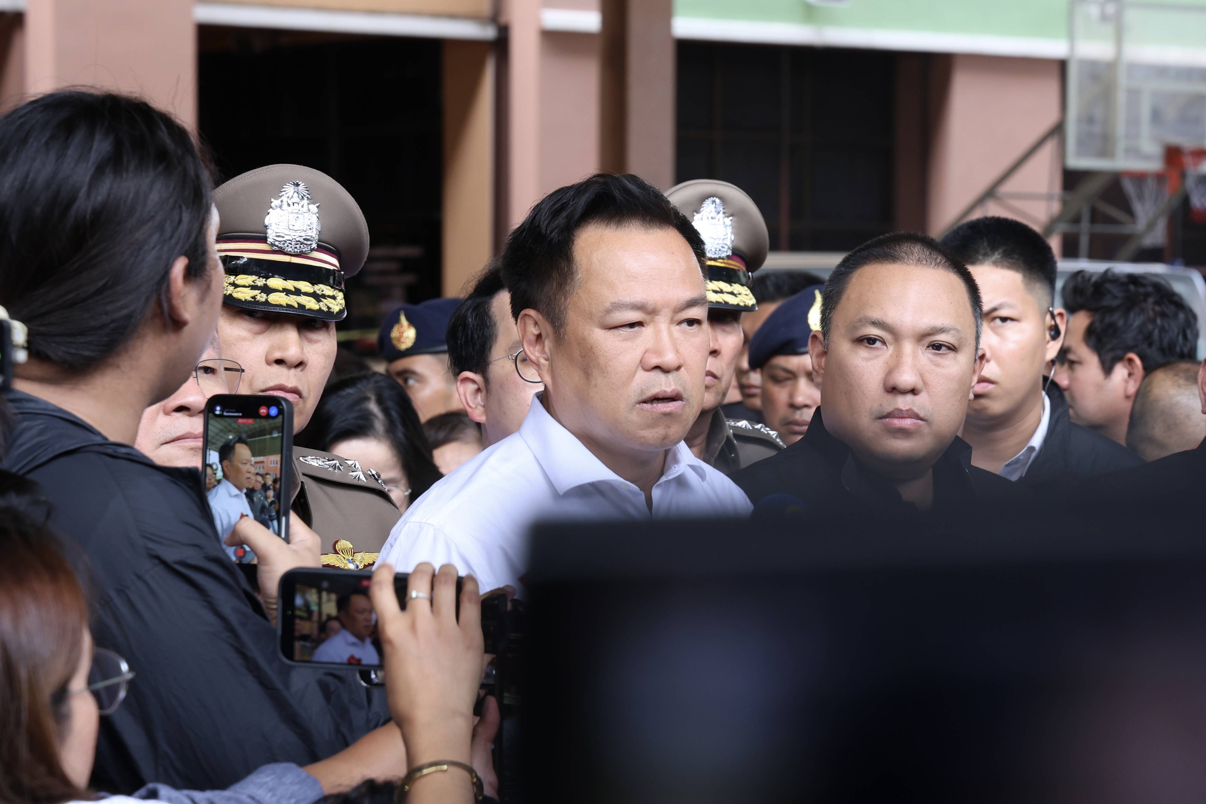 皇冠信用网如何开户_泰国校园枪击案造成8人死亡