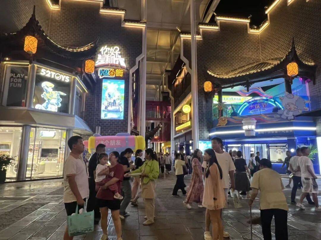 皇冠登3代理
_一座“人造空城”爆改后复业:客流已超100万人次皇冠登3代理
,商铺快招满!央视曾曝光其总耗资24亿元,“停车场是唯一盈利项目”