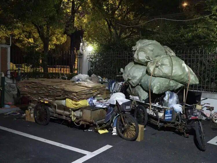 皇冠信用网会员账号_上海一对夫妻让小区居民不堪其扰!“十余年了皇冠信用网会员账号,这种苦日子看不到尽头”