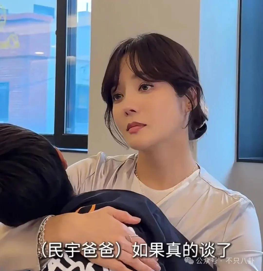 皇冠信用出租代理_离婚6年后他谈了个小十几岁的新女友？前妻坦言不介意他新恋情皇冠信用出租代理。
