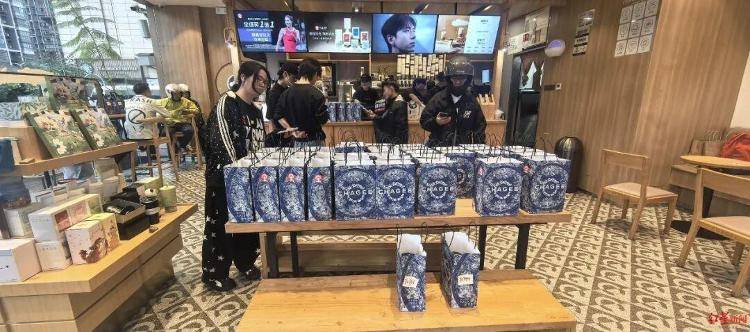皇冠信用网在哪里开通_霸王茶姬将发放1350万元奖励员工;“郑钦文夺冠买一送一”活动爆单皇冠信用网在哪里开通,有店员称接通知加班到晚11点,不少订单等待过久取消