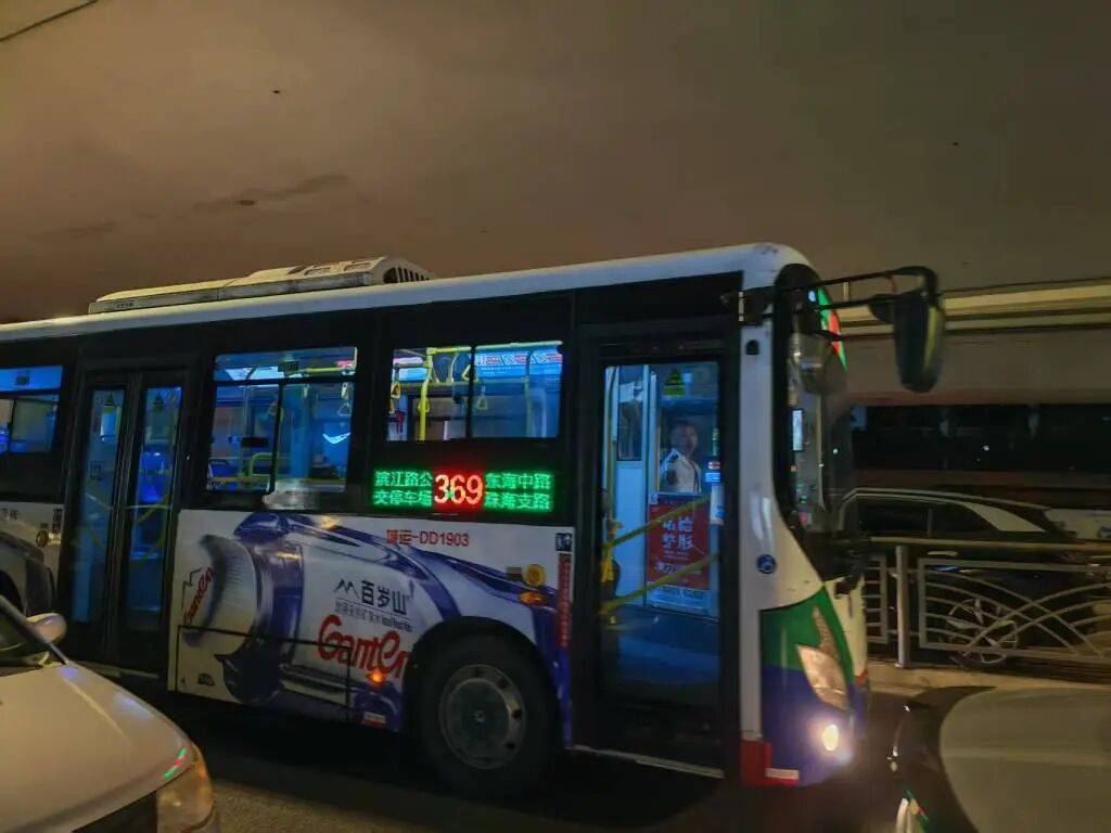 皇冠足球盘口
_青岛一高中生晚自习放学后皇冠足球盘口
,因10分钟时间之差正好与末班车擦肩而过;家长:学校晚自习早放学10分钟或公交末班车延时10分钟都能赶上……